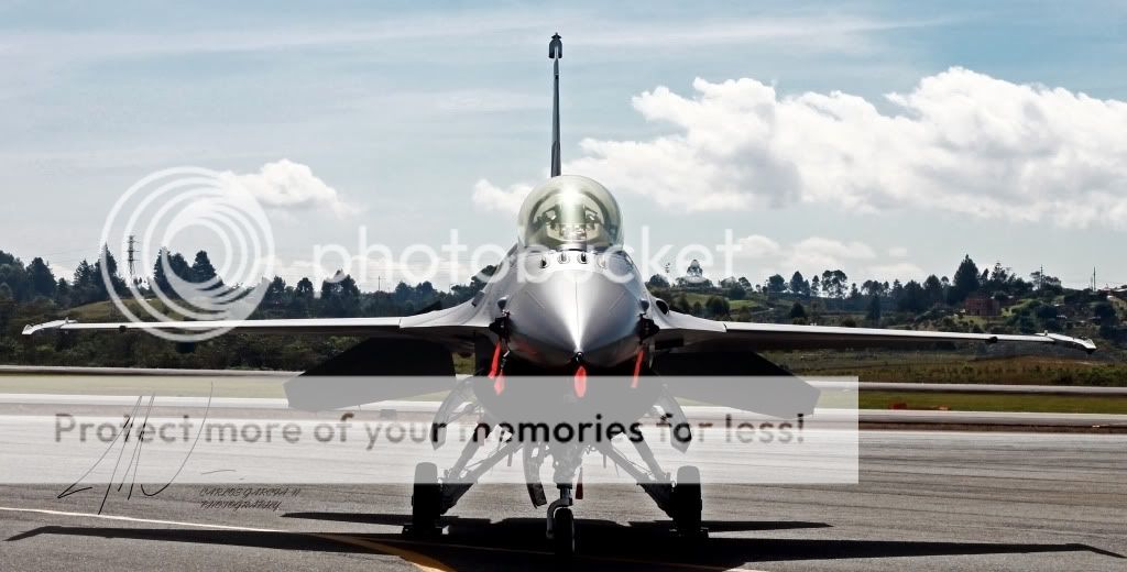 IMAGE: http://i919.photobucket.com/albums/ad35/surgeonhawkeye/F%20Air%202011/Fair2011451.jpg