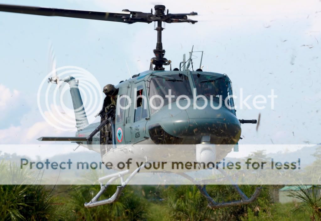 IMAGE: http://i919.photobucket.com/albums/ad35/surgeonhawkeye/Helicoptero%20UH/svc2011249.jpg