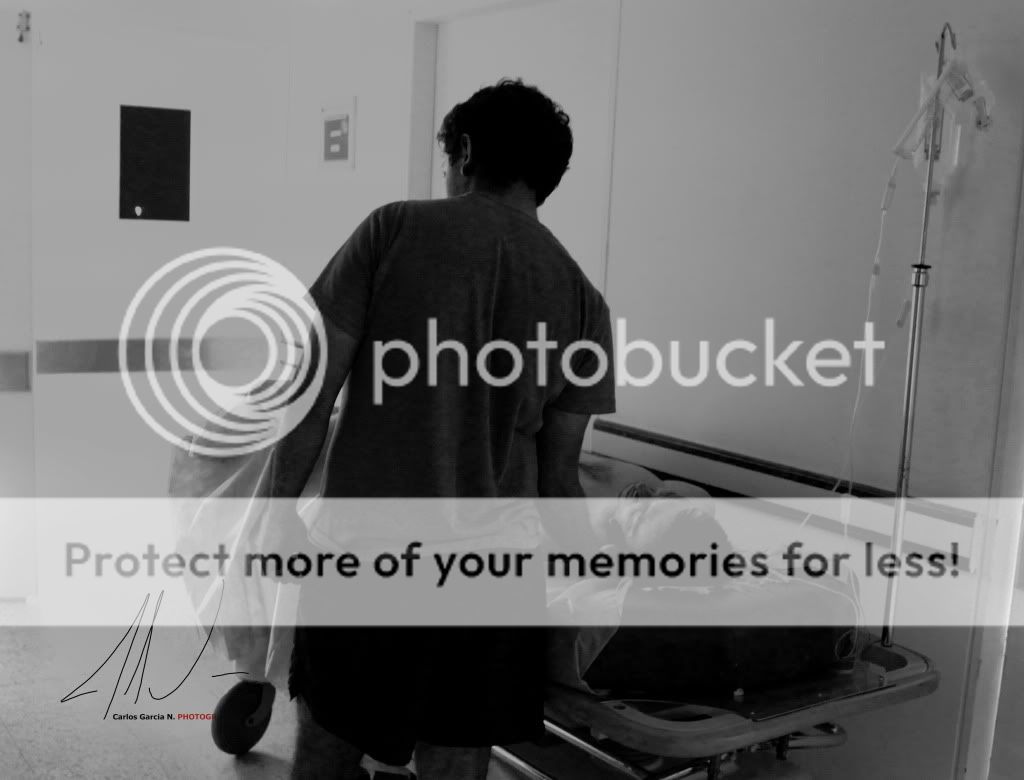 IMAGE: http://i919.photobucket.com/albums/ad35/surgeonhawkeye/Journalism/docsatwar2.jpg