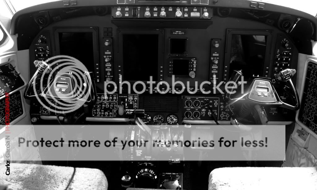 IMAGE: http://i919.photobucket.com/albums/ad35/surgeonhawkeye/Planes/KingCockpit.jpg