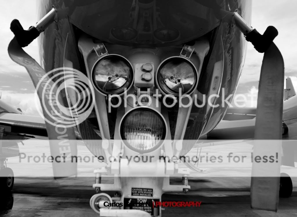 IMAGE: http://i919.photobucket.com/albums/ad35/surgeonhawkeye/Planes/Kinglights.jpg