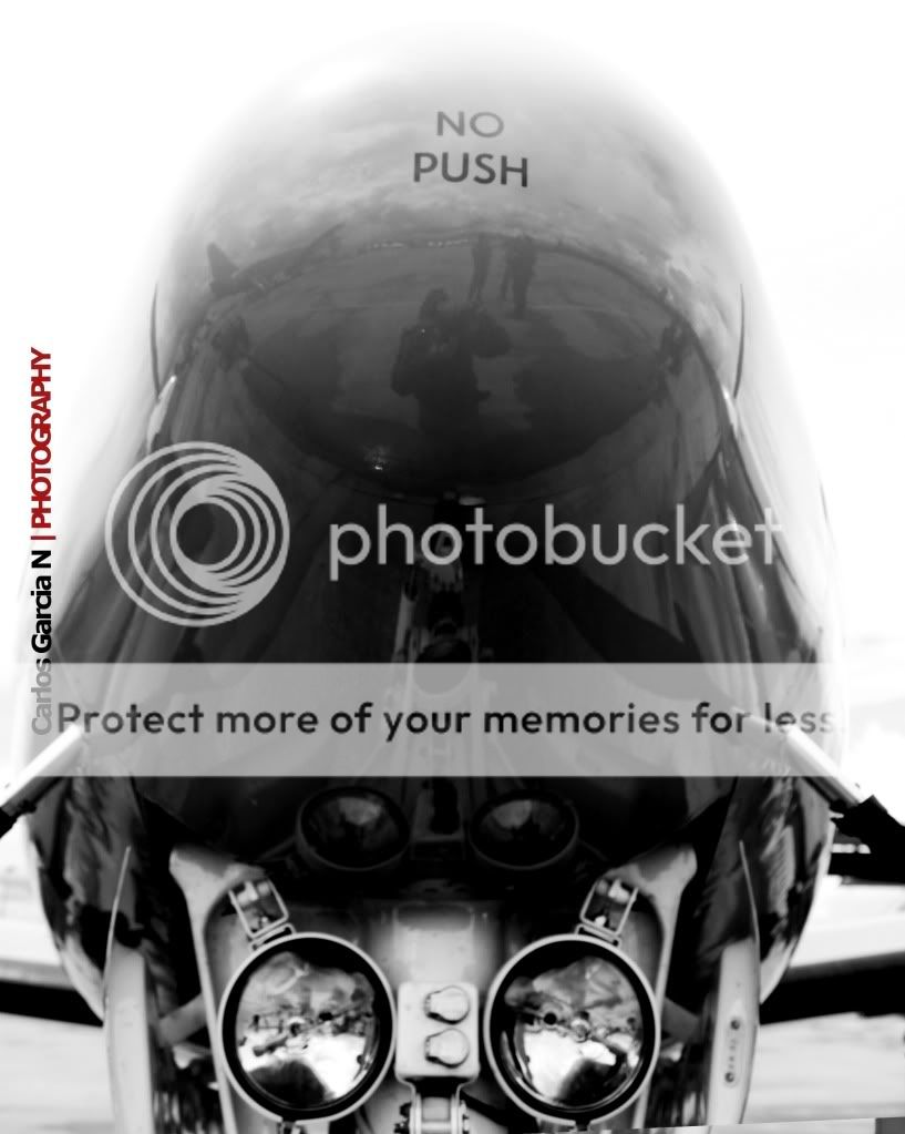 IMAGE: http://i919.photobucket.com/albums/ad35/surgeonhawkeye/Planes/Kingreflexion.jpg