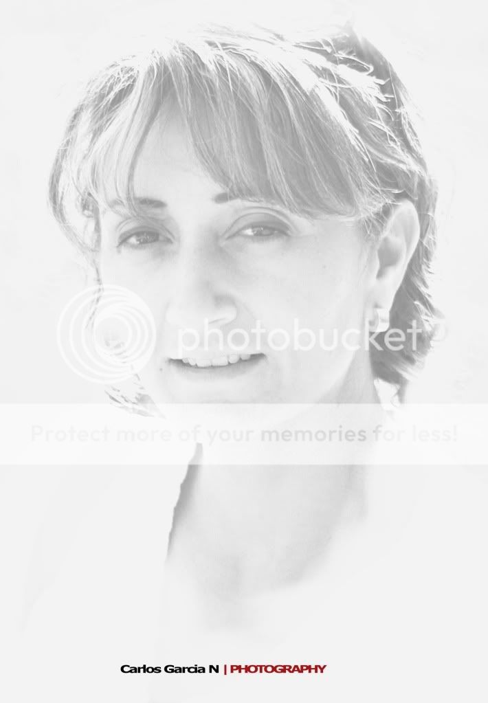 IMAGE: http://i919.photobucket.com/albums/ad35/surgeonhawkeye/Retratos/02may10096.jpg