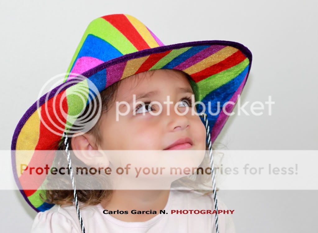 IMAGE: http://i919.photobucket.com/albums/ad35/surgeonhawkeye/Retratos/6mar11147.jpg