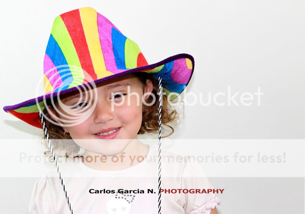 IMAGE: http://i919.photobucket.com/albums/ad35/surgeonhawkeye/Retratos/6mar11152.jpg