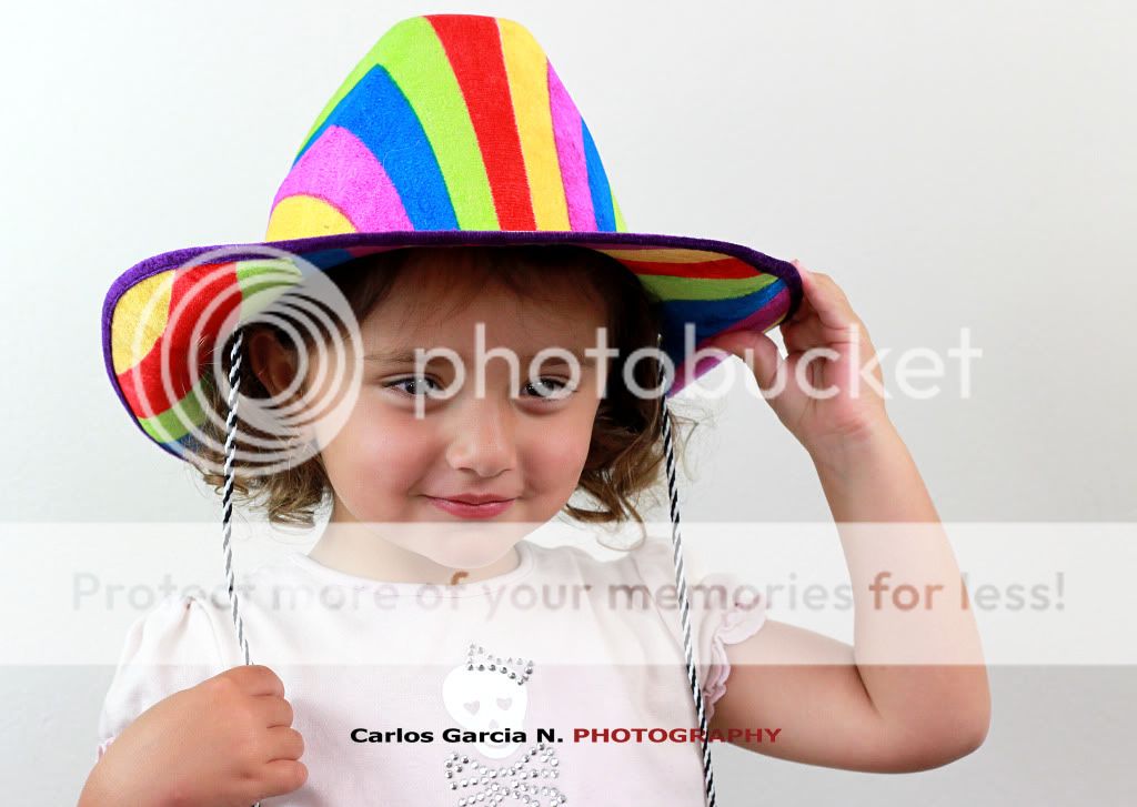 IMAGE: http://i919.photobucket.com/albums/ad35/surgeonhawkeye/Retratos/6mar11156.jpg