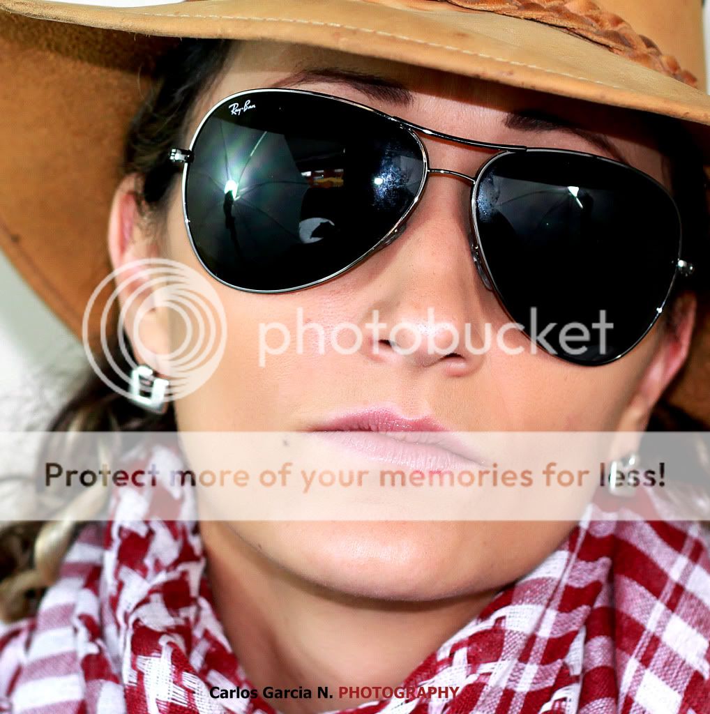 IMAGE: http://i919.photobucket.com/albums/ad35/surgeonhawkeye/Retratos/6mar11200.jpg