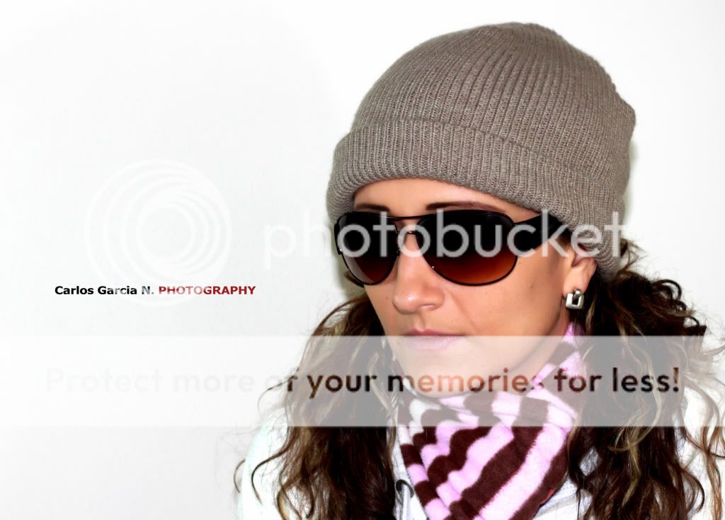 IMAGE: http://i919.photobucket.com/albums/ad35/surgeonhawkeye/Retratos/6mar11243.jpg