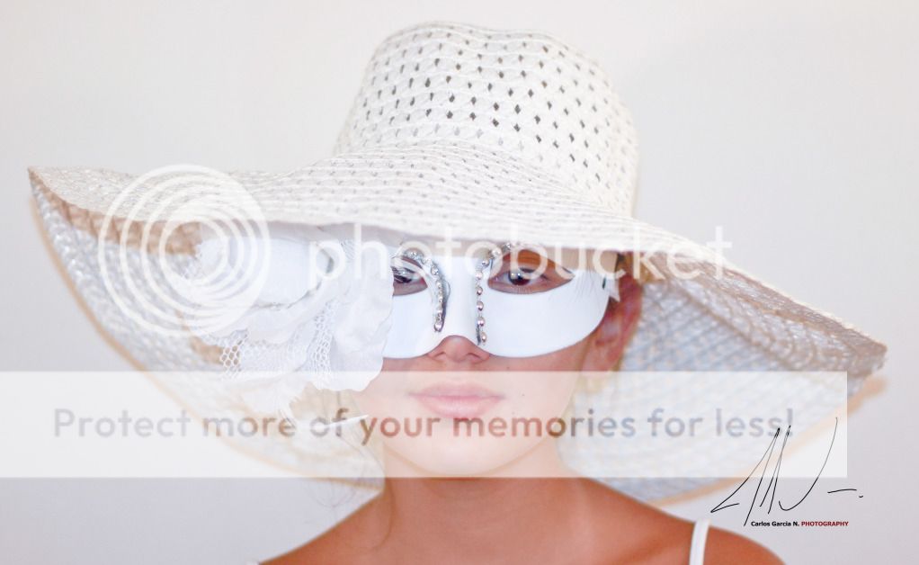 IMAGE: http://i919.photobucket.com/albums/ad35/surgeonhawkeye/Retratos/Camila243.jpg