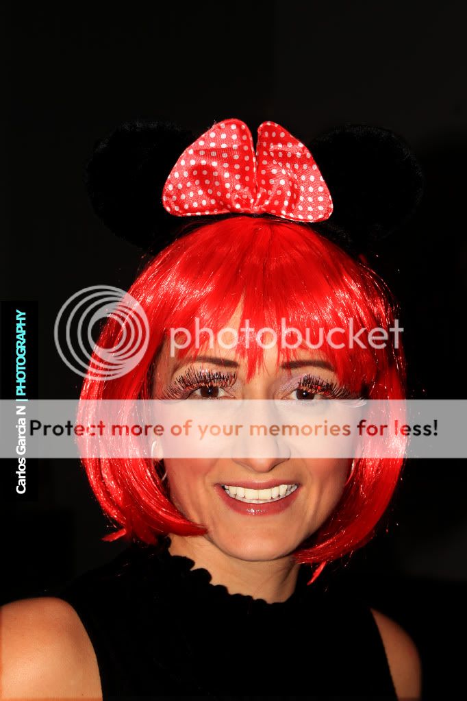 IMAGE: http://i919.photobucket.com/albums/ad35/surgeonhawkeye/Retratos/Halloween2.jpg