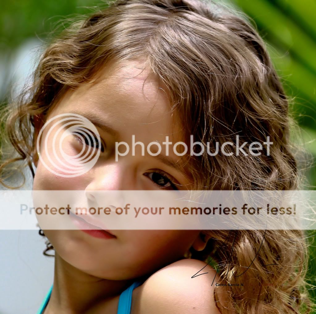 IMAGE: http://i919.photobucket.com/albums/ad35/surgeonhawkeye/Retratos/Juanitaface2.jpg