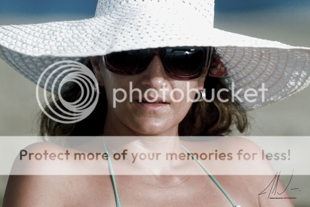 IMAGE: http://i919.photobucket.com/albums/ad35/surgeonhawkeye/Retratos/Luchy-Agosto5617.jpg