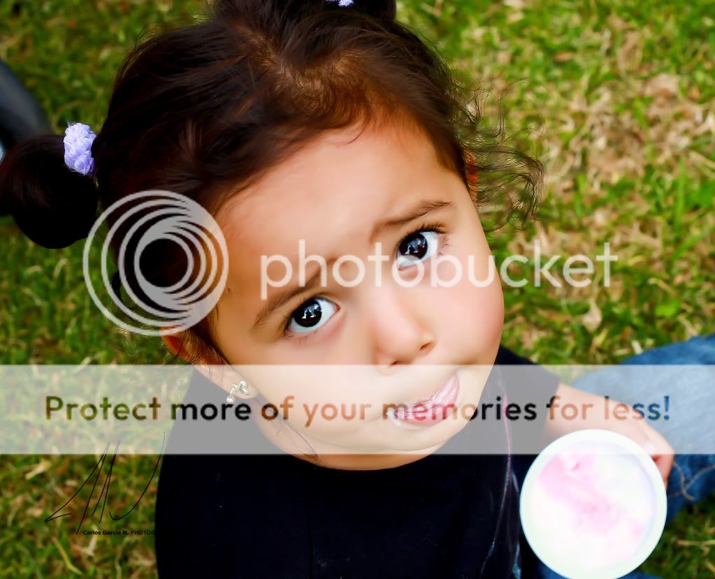 IMAGE: http://i919.photobucket.com/albums/ad35/surgeonhawkeye/Retratos/Lucianahelado.jpg