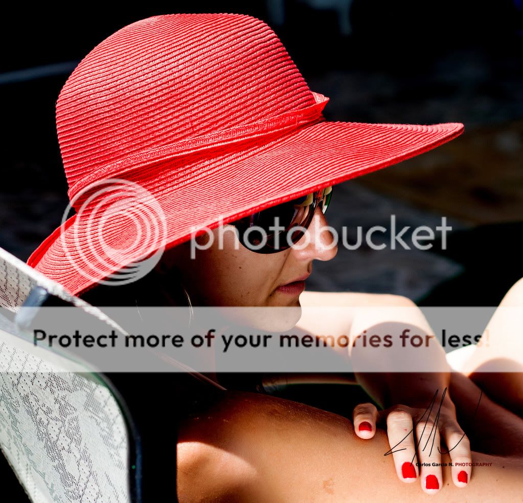 IMAGE: http://i919.photobucket.com/albums/ad35/surgeonhawkeye/Retratos/Red01072012-IMG_7835.jpg