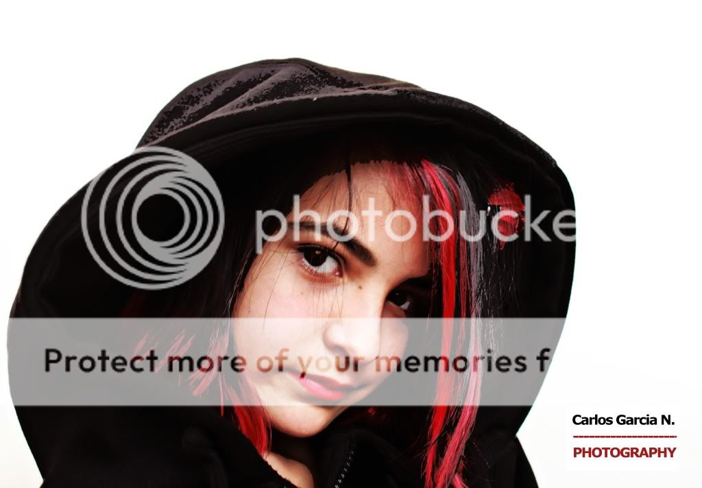 IMAGE: http://i919.photobucket.com/albums/ad35/surgeonhawkeye/Retratos/carolina2.jpg