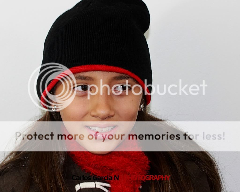 IMAGE: http://i919.photobucket.com/albums/ad35/surgeonhawkeye/Retratos/reatrato1.jpg