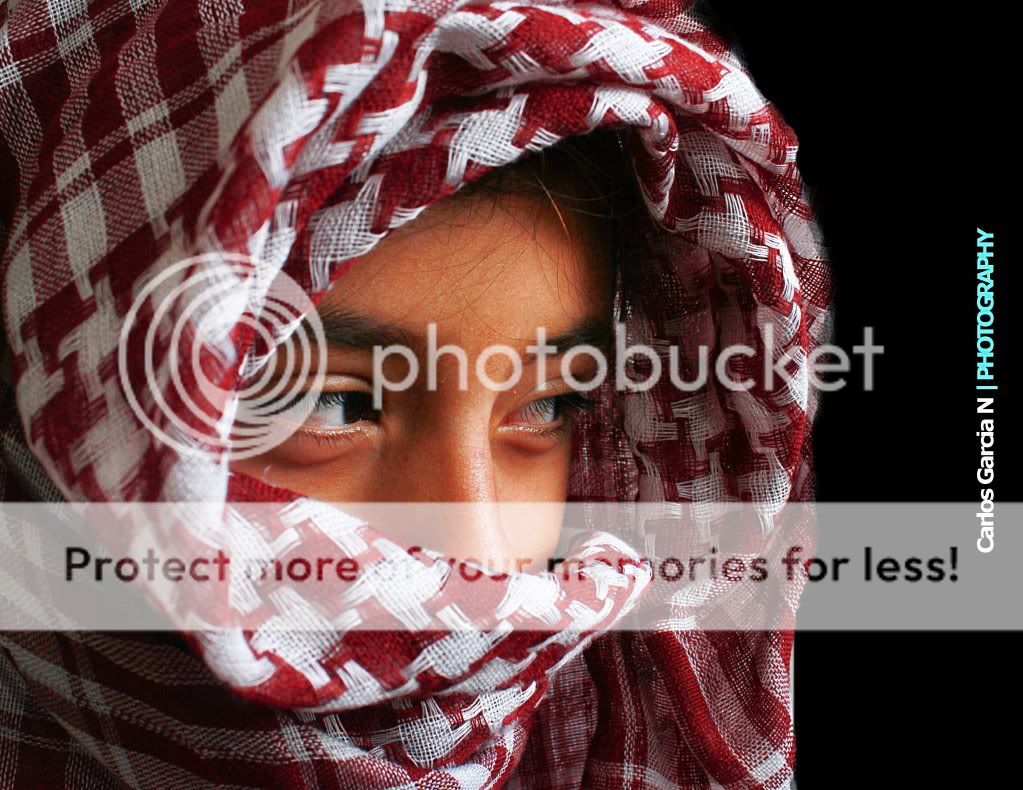 IMAGE: http://i919.photobucket.com/albums/ad35/surgeonhawkeye/Retratos/shemagg.jpg