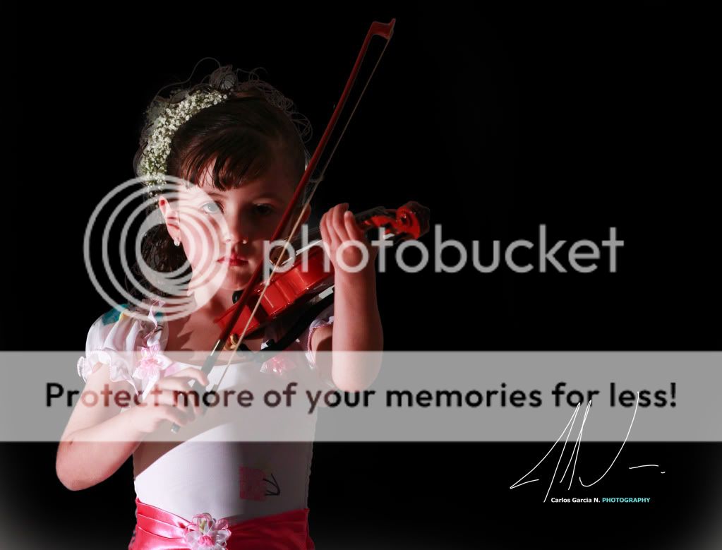 IMAGE: http://i919.photobucket.com/albums/ad35/surgeonhawkeye/Retratos/violinista.jpg
