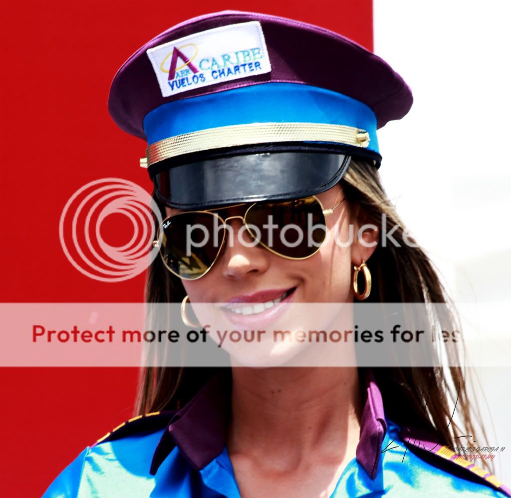 IMAGE: http://i919.photobucket.com/albums/ad35/surgeonhawkeye/Street%20candids/Fair2011222.jpg