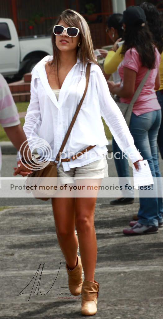 IMAGE: http://i919.photobucket.com/albums/ad35/surgeonhawkeye/Street%20candids/Fair2011233.jpg